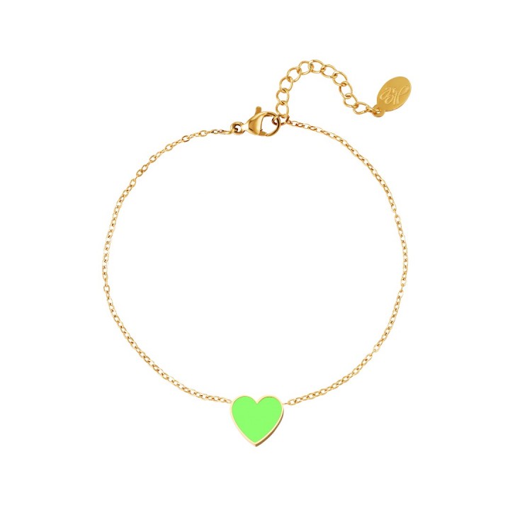 Roestvrijstalen armband met enkele hartvormige bedel. De bedel is gekleurd met emaille Kleur: Goud Kleur hartje: Groen Materiaal: Stainless Steel / Nickel Free Untermaterial : Emaille Afmeting: ca. 16cm + 3cm Merk: Yehwang Kleur foto kan iets afwijken van origineel