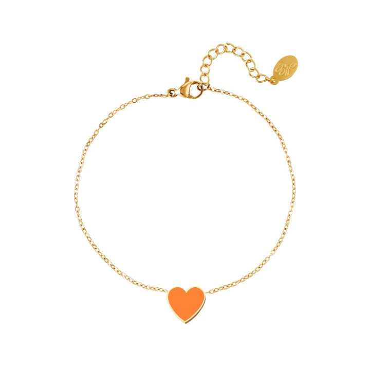 Roestvrijstalen armband met enkele hartvormige bedel. De bedel is gekleurd met emaille Kleur: Goud Kleur hartje: Oranje Materiaal: Stainless Steel / Nickel Free Untermaterial : Emaille Afmeting: ca. 16cm + 3cm Merk: Yehwang Kleur foto kan iets afwijken van origineel
