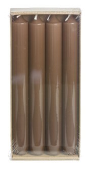 Kijk ze eens shinen onze hoogglans dinerkaarsen Deze kaarsen zijn niet door-en-door gekleurd Brandduur: ca. 8 uren Aantal per doosje: 4 Merk: Rustik Lys Kleur foto kan iets afwijken van origineel