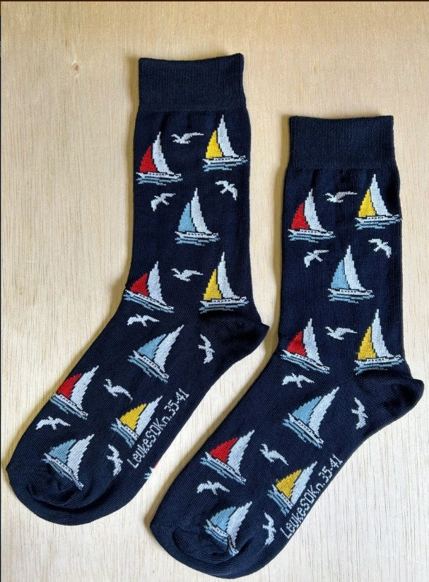 ZEILBOTEN ⛵⛵⛵Zeilen, zeilboot, boot, zeilboten, varen, vakantie, op het water, sail, sailing, water, zomer, fok, golf, golven, sok, sokken, sock, socks, leuke sokken, leukesokken, sokn