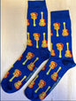 Sokken gitaar blauw  Beschikbaar in 2 maten Maat 35-41 Maat 40-46  Materiaal: 80% katoen, 18% polyamide, 2% elastaan   Design: GITAAR 🎸🎸🎸  Kleur: blauwe sok, hak, boord en teen zijn ook blauw